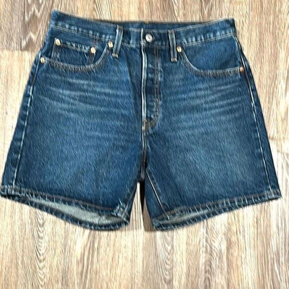 Women’s Levi’s 501 Jean denim shorts button fly 31 10 - Picture 1 of 9